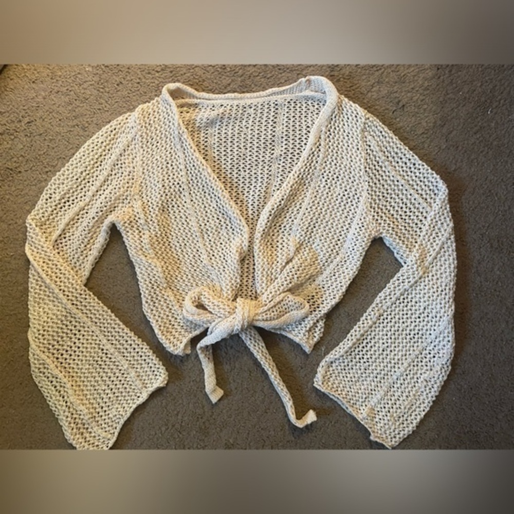 NWOT cream cropped crochet/knitted sweater size small - Picture 4 of 4